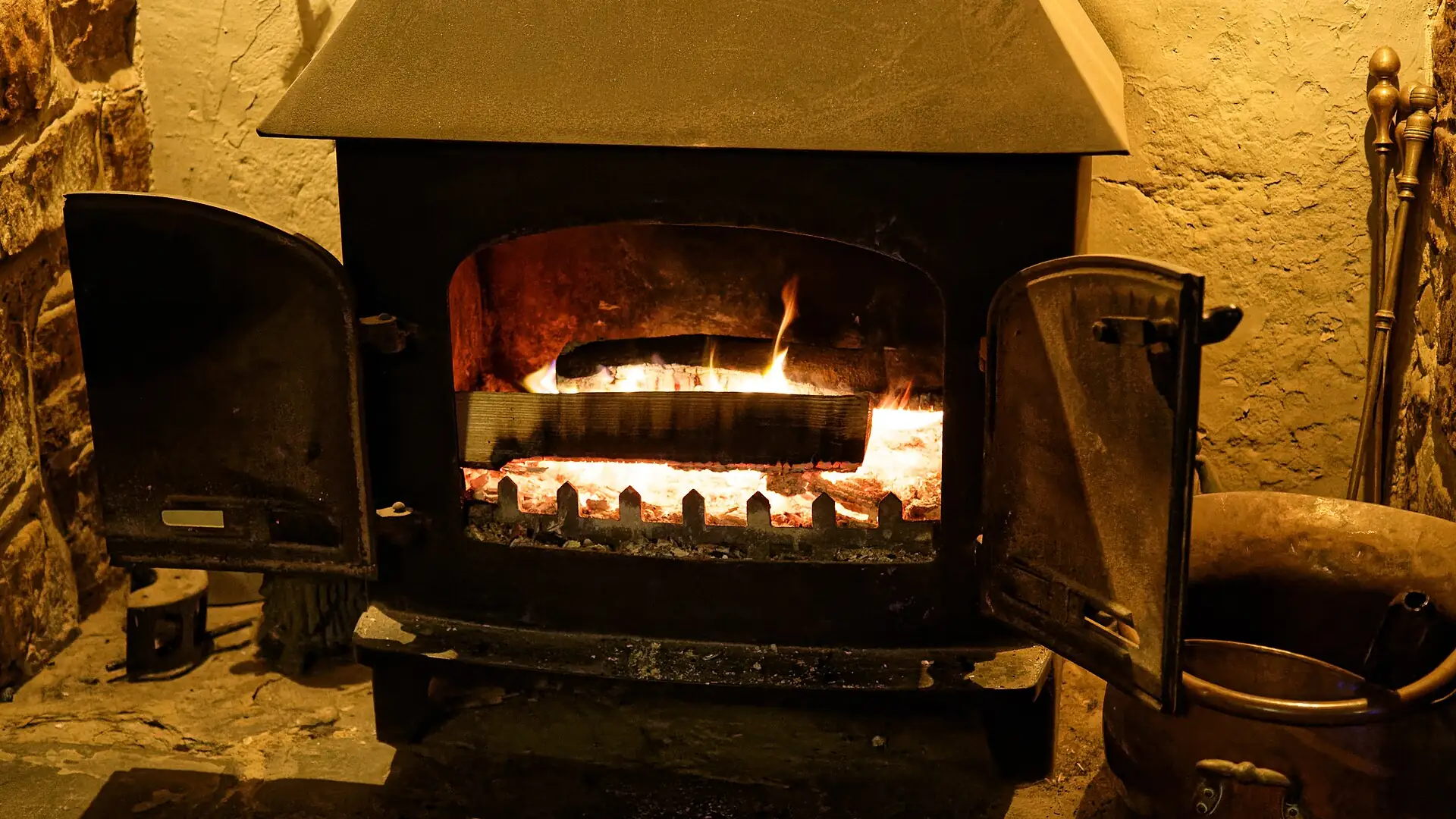 Wood, fire, blankets